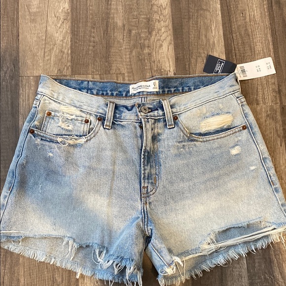 Abercrombie & Fitch Women's mid rise boyfriend Shorts - Picture 1 of 4